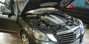 Serwis samochodowy Kompleksowy serwis samochodowy obejmujący diagnostykę, naprawy mechaniczne oraz obsługę techniczną pojazdów.