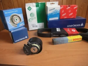 Wymiana rozrządu warszawa włochy— mechanik przy pracy